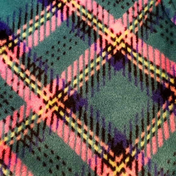 Victoria's Secret Plush Green, Pink Plaid Robe w/ Belt and pockets - Picture 13 of 16